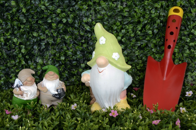 jardinerie-ST DALMAS LE SELVAGE-min_garden-gnome-1404358